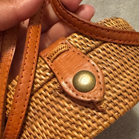 NEW: Round Tan Raffia Rattan Bag - Picture 3 of 5